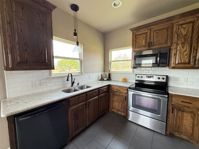 1556 County Road 4764, Boyd, TX 76023