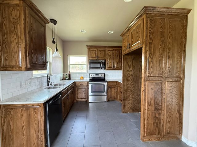 1556 County Road 4764, Boyd, TX 76023