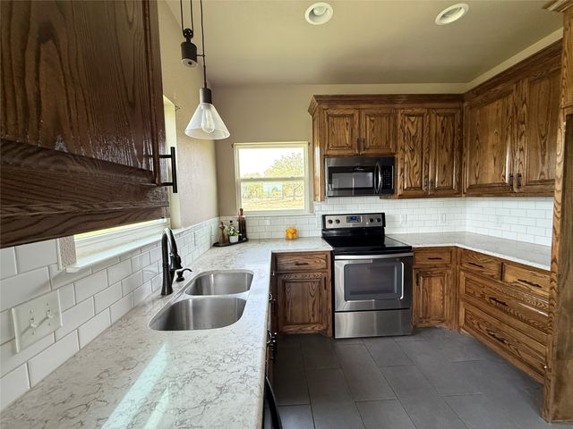 1556 County Road 4764, Boyd, TX 76023