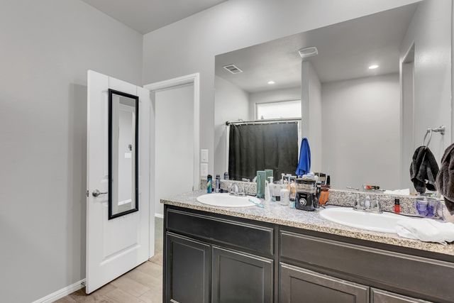 1804 Twin Falls Dr, Odessa, TX 79762