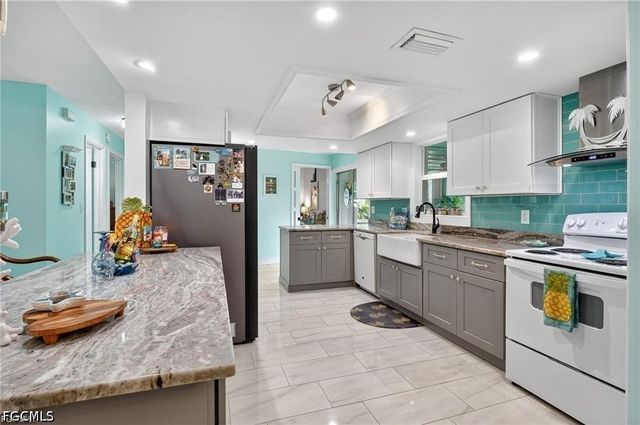 4638 Vinsetta AVE, North Fort Myers, FL 33903
