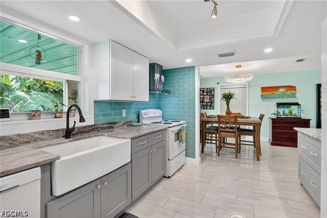 4638 Vinsetta AVE, North Fort Myers, FL 33903