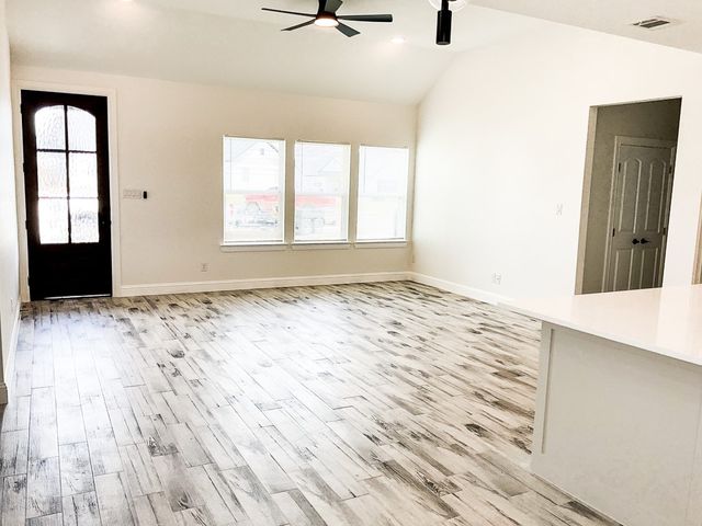 201 Bluff Court, Godley, TX 76044