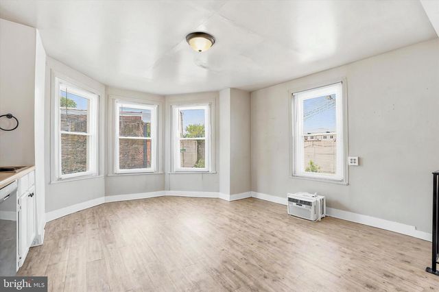 742 N 37TH ST, Philadelphia, PA 19104