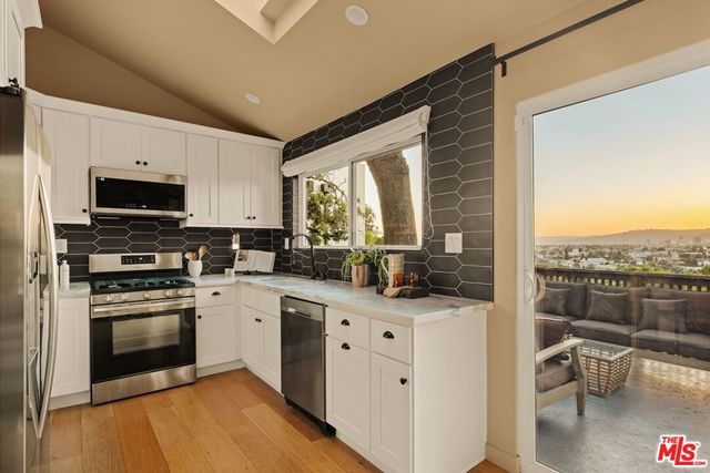937 Lucile Avenue, Los Angeles, CA 90026