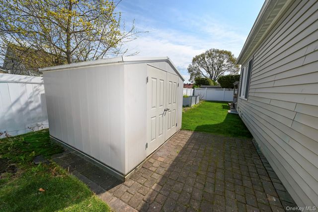 582 Western Park Drive, West Hempstead, NY 11552