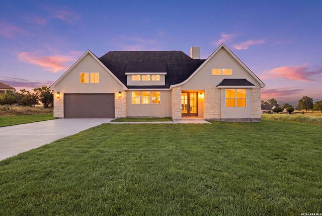 499 Wood View Cir, Bandera, TX 78003