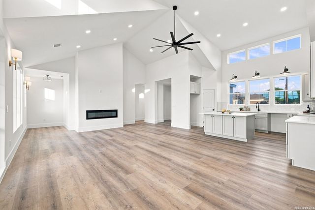 499 Wood View Cir, Bandera, TX 78003