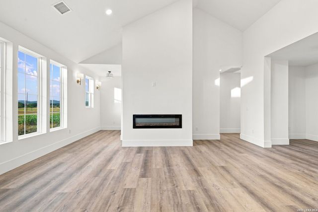 499 Wood View Cir, Bandera, TX 78003