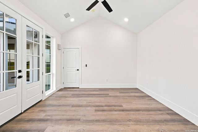 499 Wood View Cir, Bandera, TX 78003