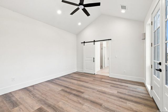 499 Wood View Cir, Bandera, TX 78003