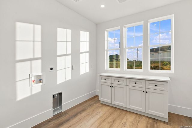 499 Wood View Cir, Bandera, TX 78003