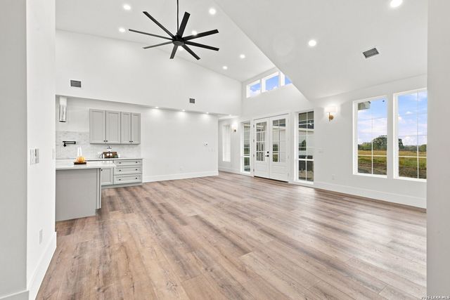 499 Wood View Cir, Bandera, TX 78003