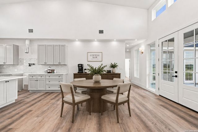 499 Wood View Cir, Bandera, TX 78003