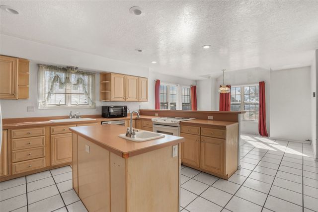 9 Jacinto Road, Santa Fe, NM 87508