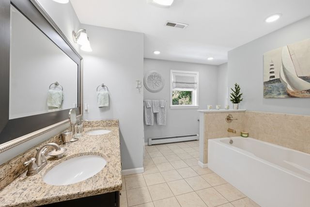 19 Brookmeadow Lane, Grafton, MA 01560
