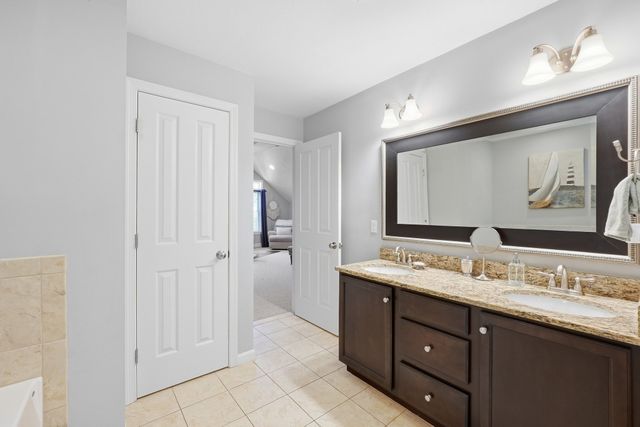19 Brookmeadow Lane, Grafton, MA 01560