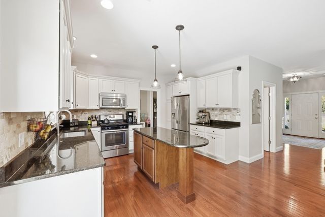 19 Brookmeadow Lane, Grafton, MA 01560