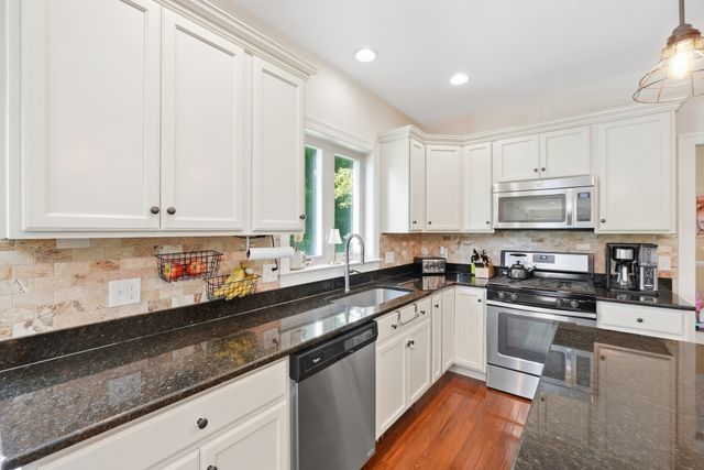 19 Brookmeadow Lane, Grafton, MA 01560
