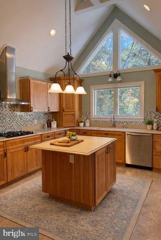 687 PROSPECT HILL, Montross, VA 22520