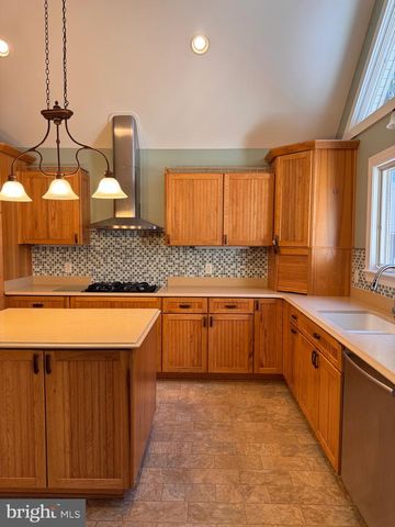 687 PROSPECT HILL, Montross, VA 22520