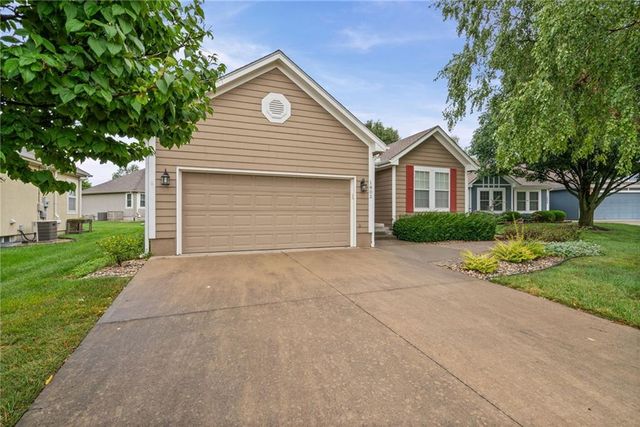 1802 Meadowlark Court, Raymore, MO 64083