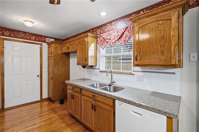 1802 Meadowlark Court, Raymore, MO 64083