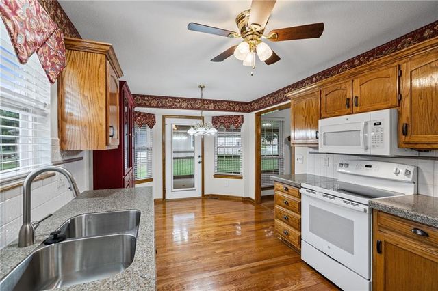 1802 Meadowlark Court, Raymore, MO 64083