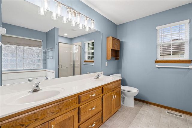 1802 Meadowlark Court, Raymore, MO 64083