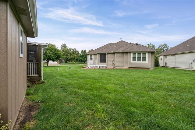 1802 Meadowlark Court, Raymore, MO 64083