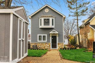 121 N North Shore Drive, Lake Orion, MI 48362