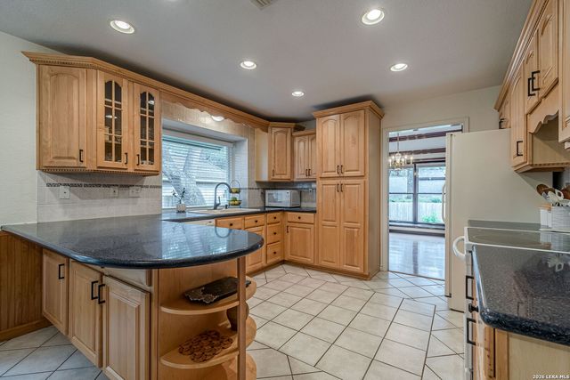 15211 OAK SPRING ST, San Antonio, TX 78232