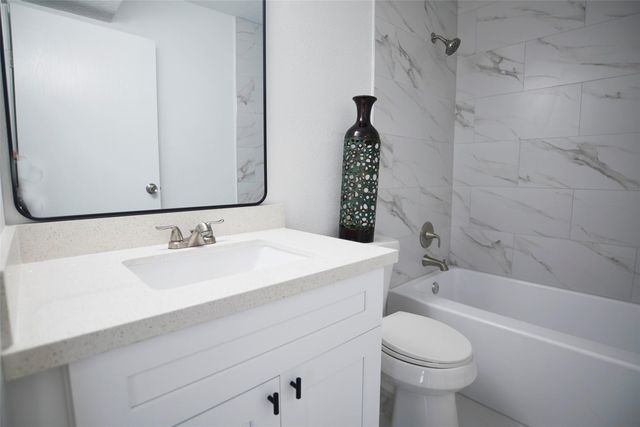 412 Old Course Drive, Friendswood, TX 77546