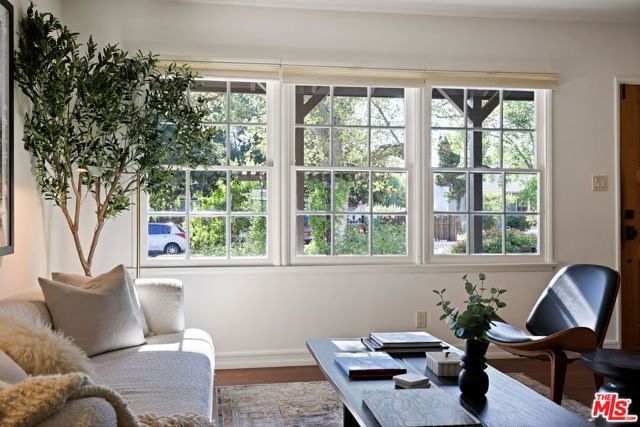 6820 Texhoma Avenue, Los Angeles, CA 91406