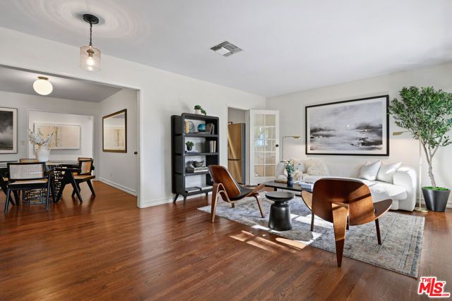 6820 Texhoma Avenue, Los Angeles, CA 91406