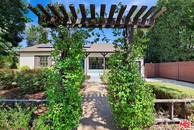 6820 Texhoma Avenue, Los Angeles, CA 91406