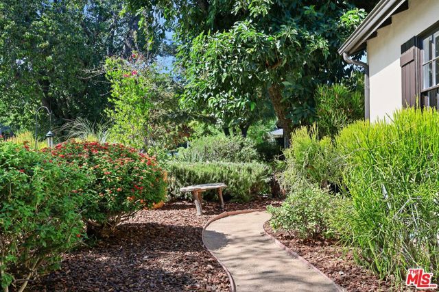 6820 Texhoma Avenue, Los Angeles, CA 91406