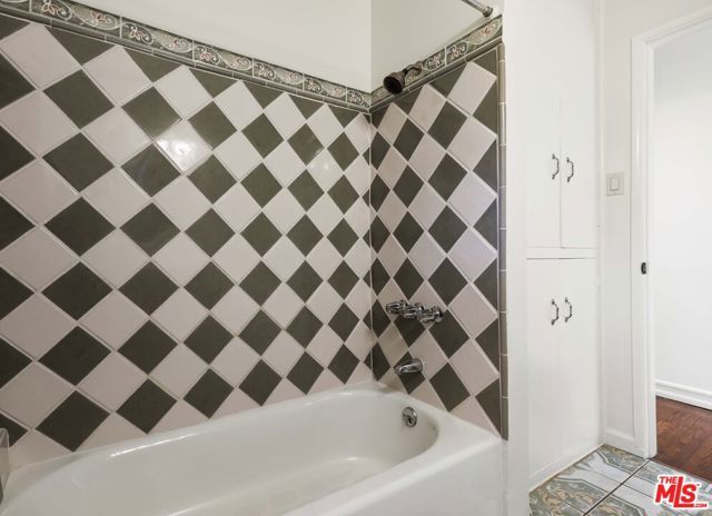 6820 Texhoma Avenue, Los Angeles, CA 91406