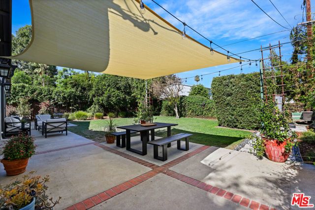 6820 Texhoma Avenue, Los Angeles, CA 91406