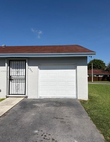 28364 SW 140th Pl, Homestead, FL 33033