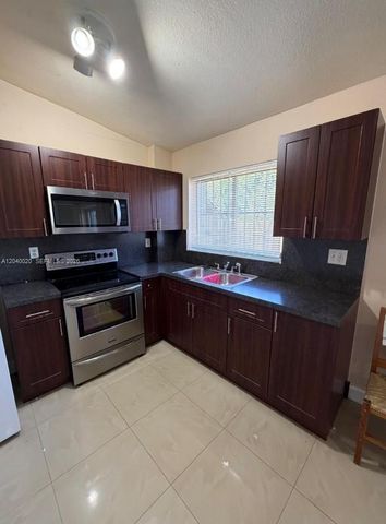 28364 SW 140th Pl, Homestead, FL 33033