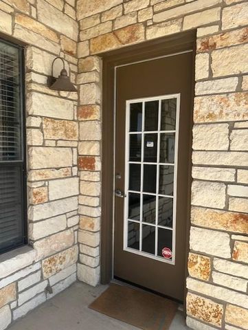 187 Elmhurst DV B, Kyle, TX 78640