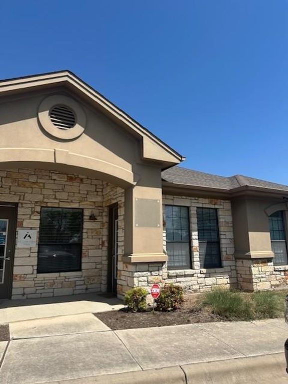 187 Elmhurst DV B, Kyle, TX 78640