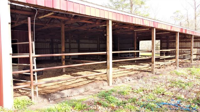 240 County Road 2017, Daisetta, TX 77533