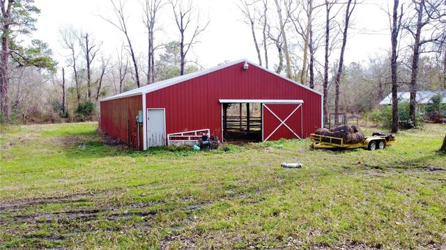 240 County Road 2017, Daisetta, TX 77533