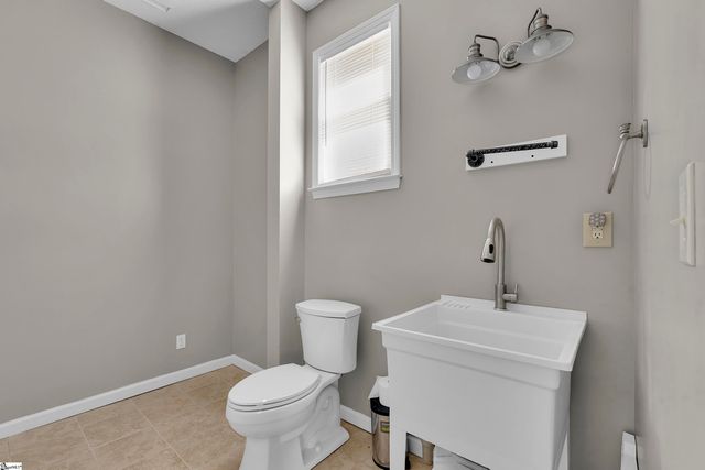 60 Clark Road, Taylors, SC 29687