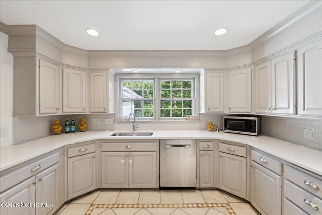 3544 Edgevale Road, Ottawa Hills, OH 43606