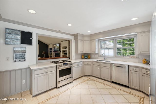 3544 Edgevale Road, Ottawa Hills, OH 43606