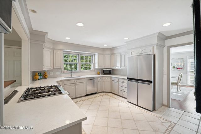 3544 Edgevale Road, Ottawa Hills, OH 43606