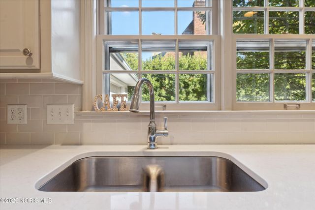 3544 Edgevale Road, Ottawa Hills, OH 43606